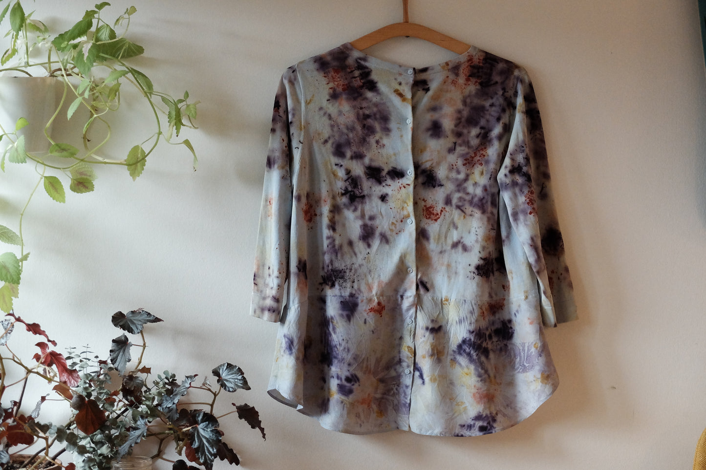 BUNDLE-DYED BLUSE I BOMULD OG SILKE