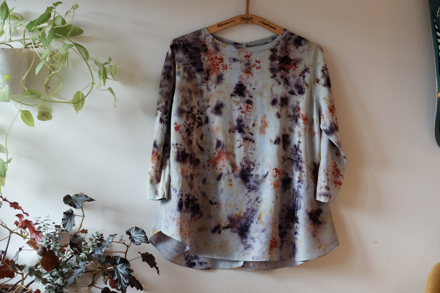 BUNDLE-DYED BLUSE I BOMULD OG SILKE