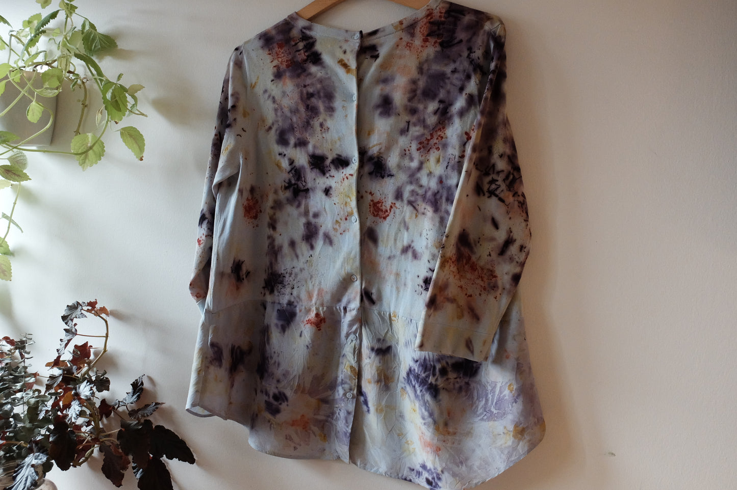 BUNDLE-DYED BLUSE I BOMULD OG SILKE